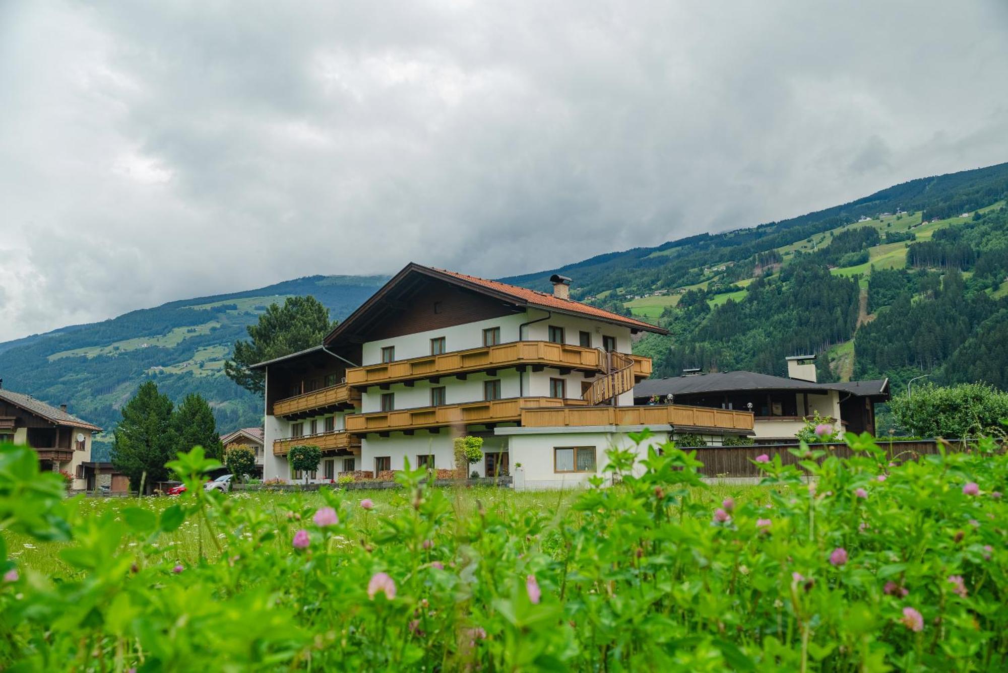 Zell Views Apartments ツェル・アム・ツィラー エクステリア 写真