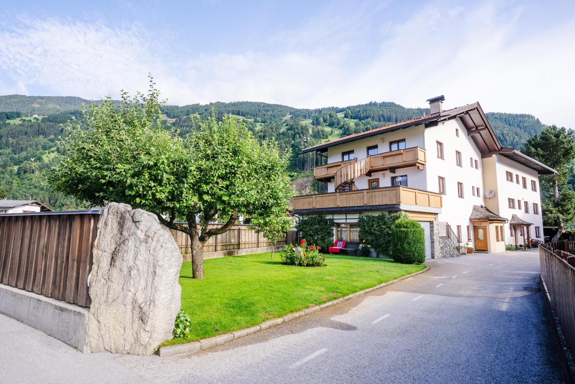 Zell Views Apartments ツェル・アム・ツィラー エクステリア 写真